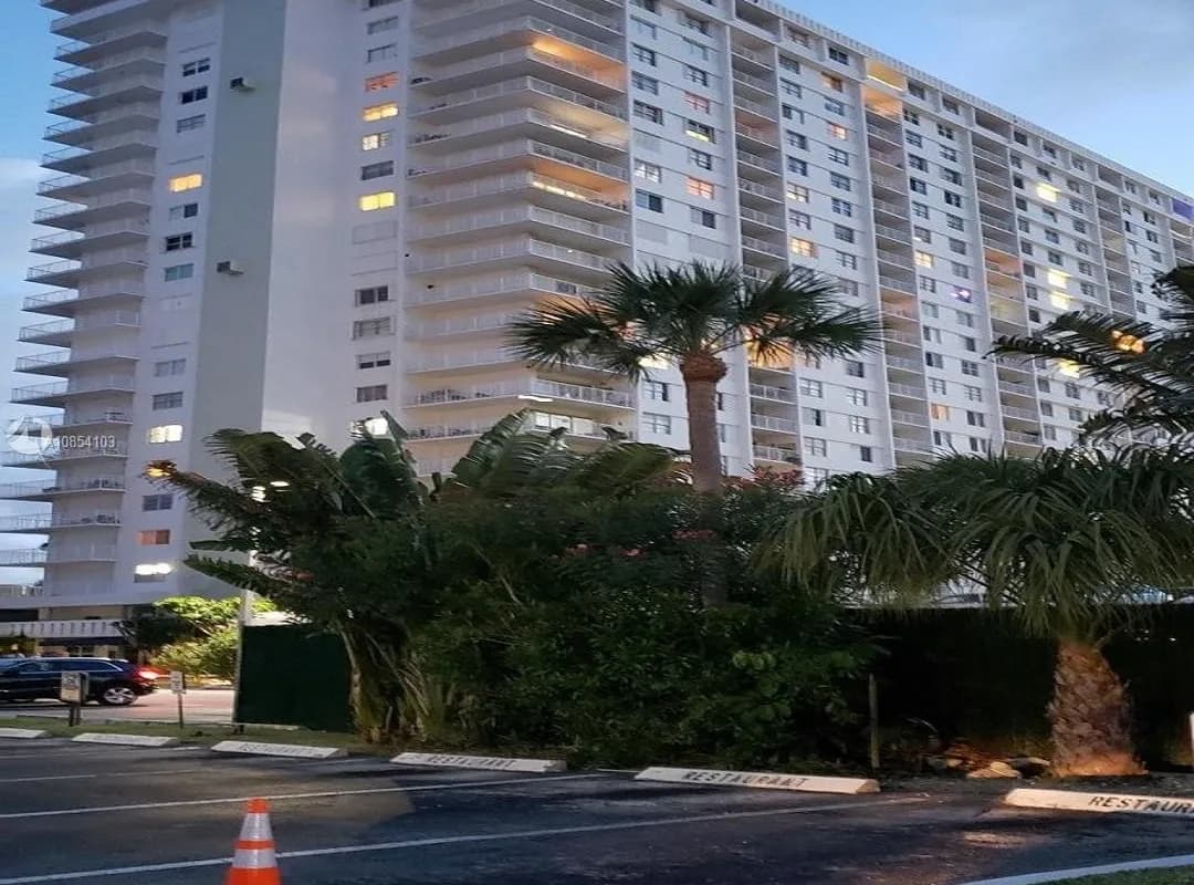 500 Bayview Dr # 217, Sunny Isles Beach FL 33160