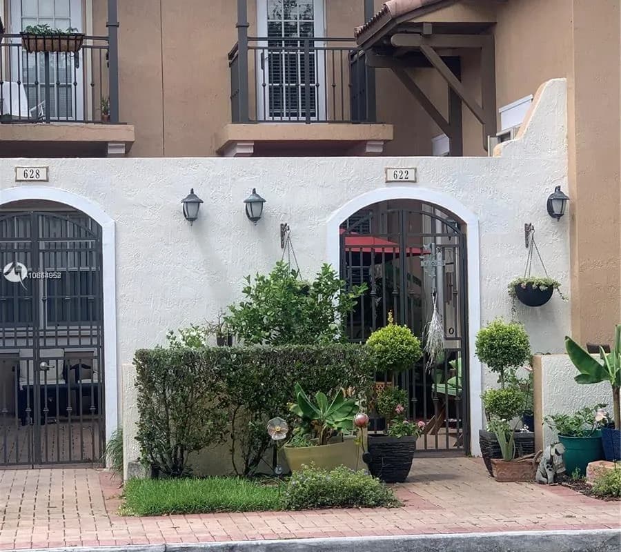 622 SW 147th Ter, Pembroke Pines FL 33027