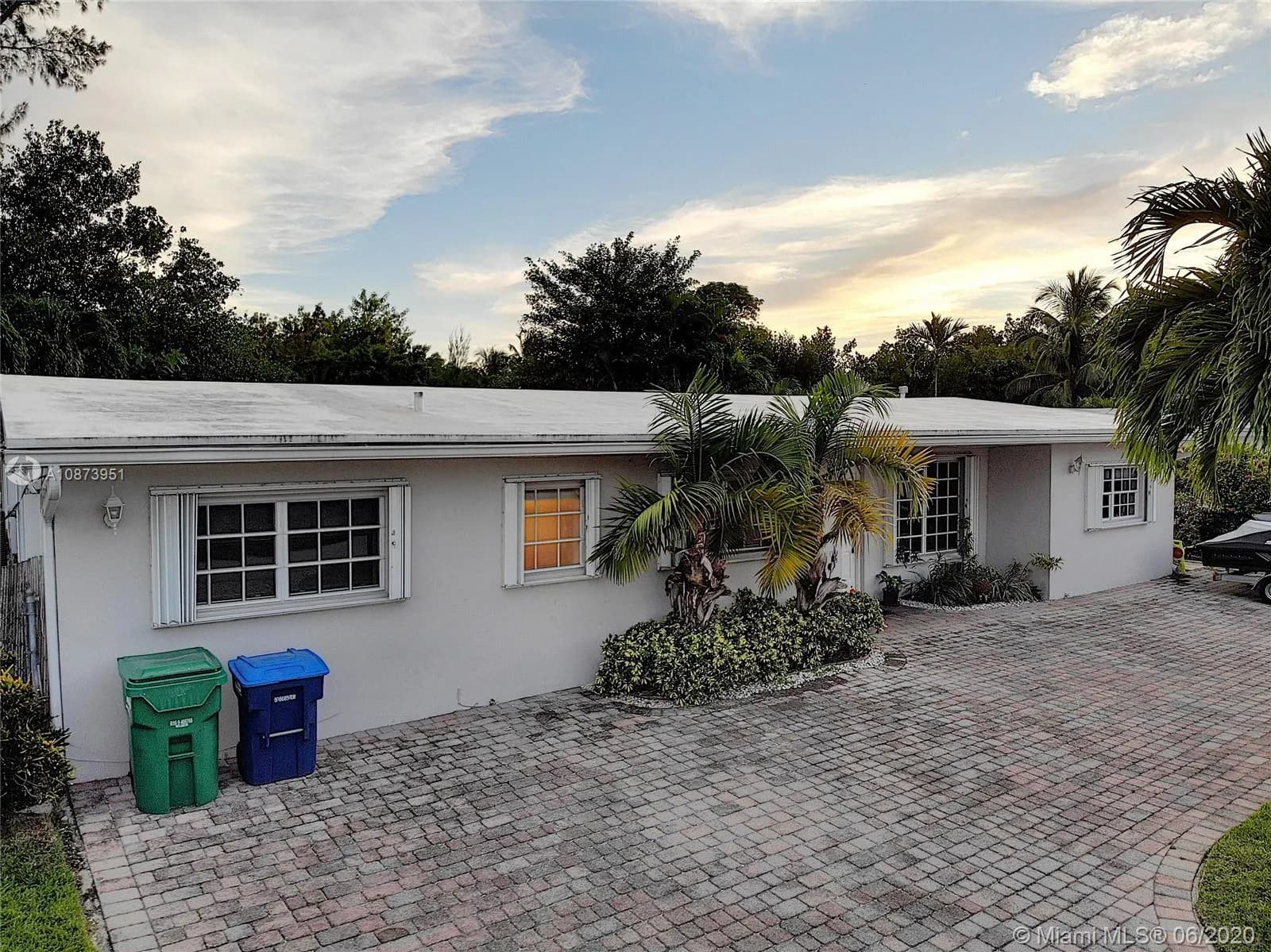 2340 NE 192nd St, Miami FL 33180