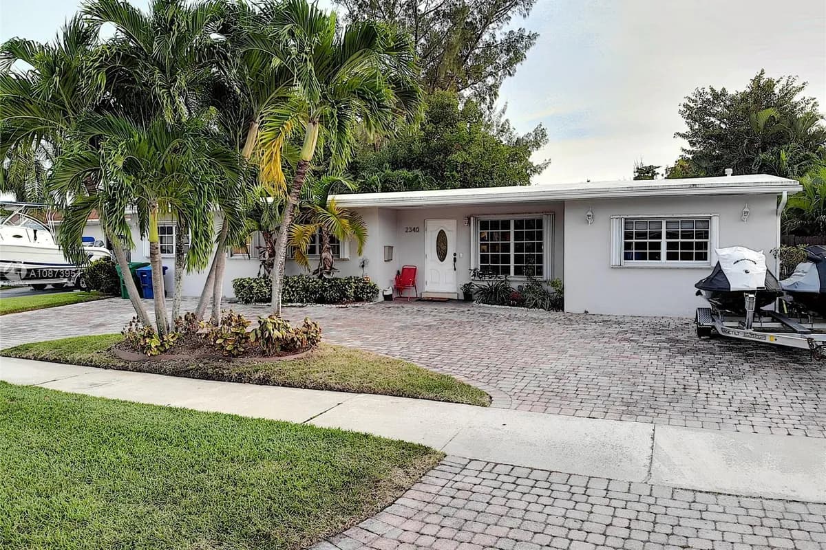 2340 NE 192nd St, Miami FL 33180
