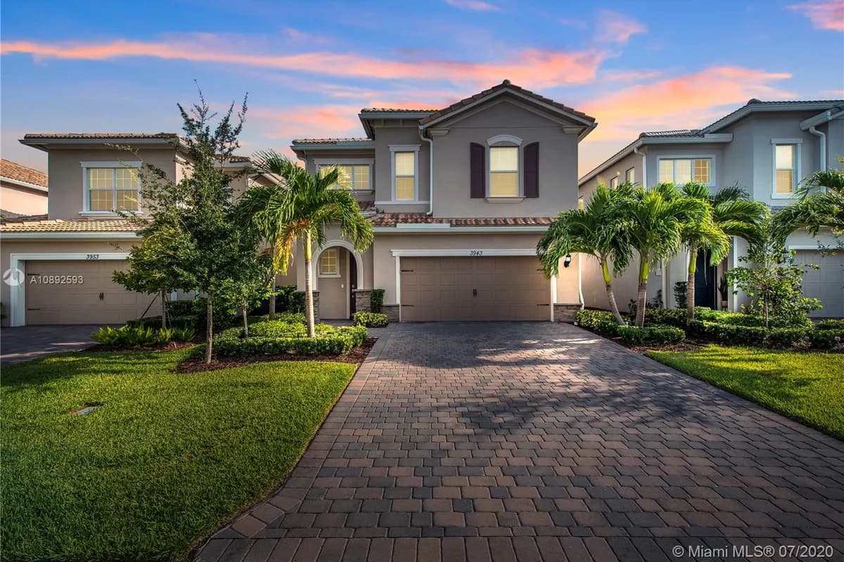 3943 Mahogany Ln, Hollywood FL 33021