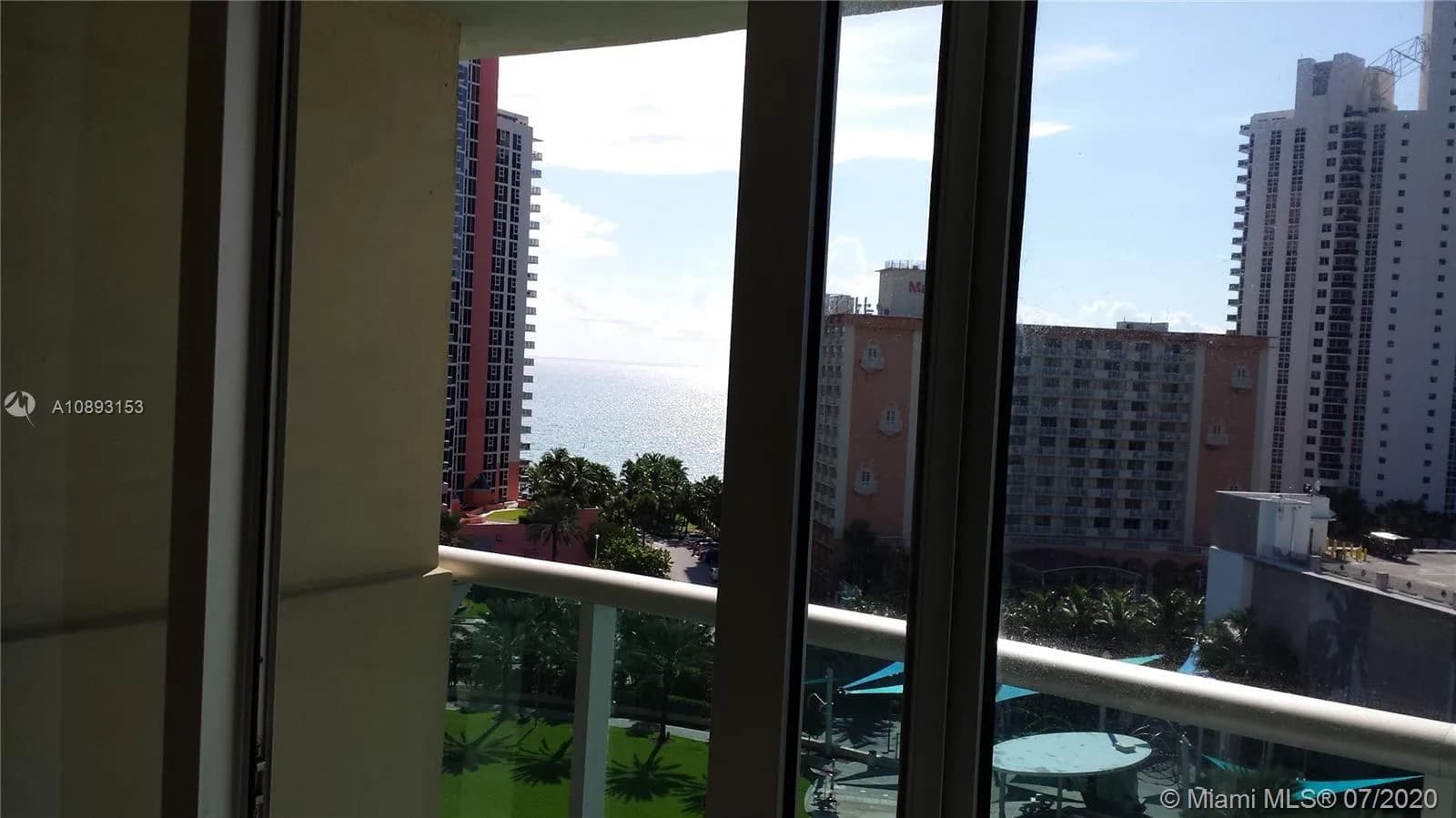 1 bedroom 1 bath for sale at 19370 Collins Ave # 1117, Sunny Isles Beach FL 33160