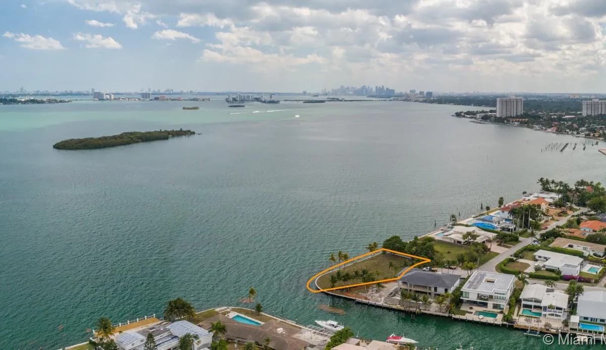 11400 N Bayshore Dr, North Miami FL 33181