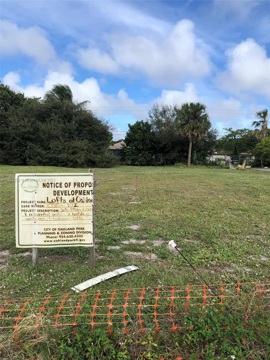 349 NW 40th St, Oakland Park FL 33309