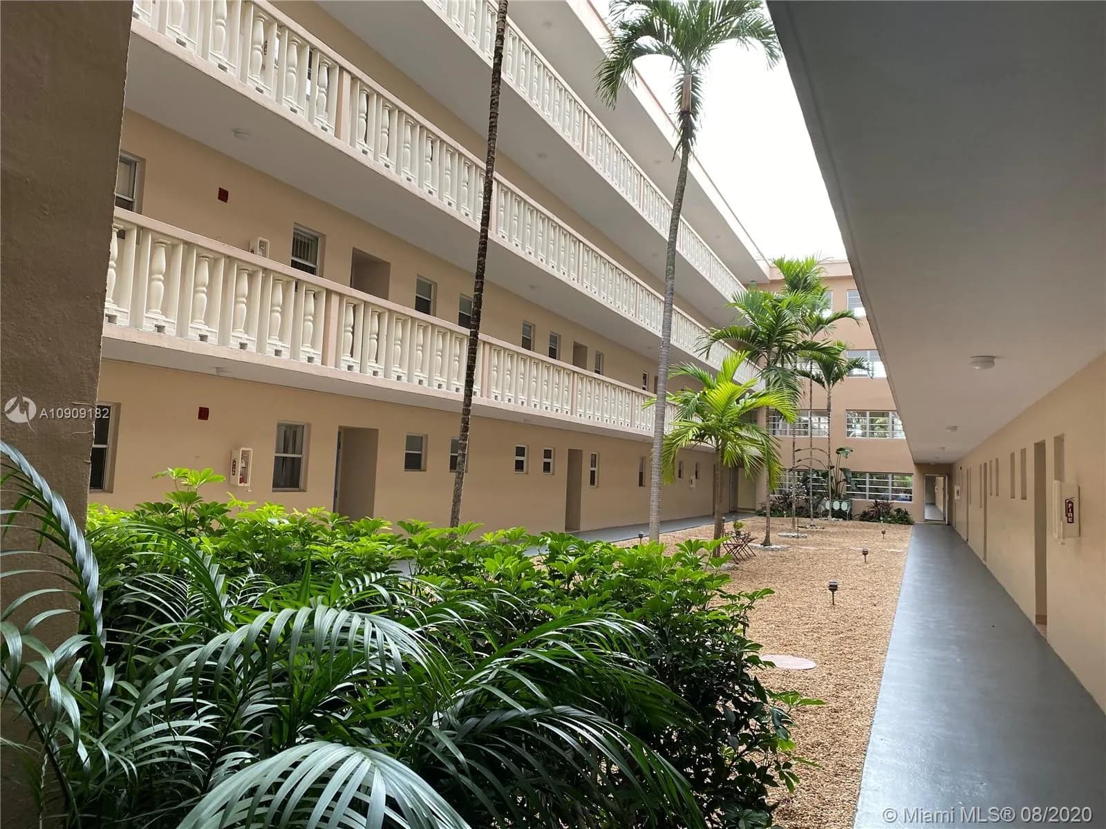 1 bedroom 1 bath for sale at 410 SE 2nd St # 218, Hallandale Beach FL 33009