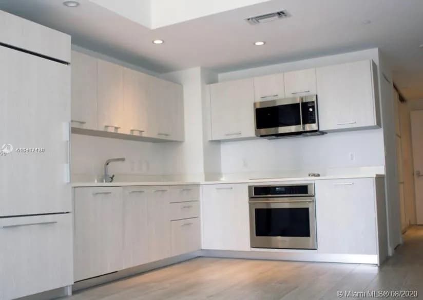 45 SW 9th St # 1004, Miami FL 33130