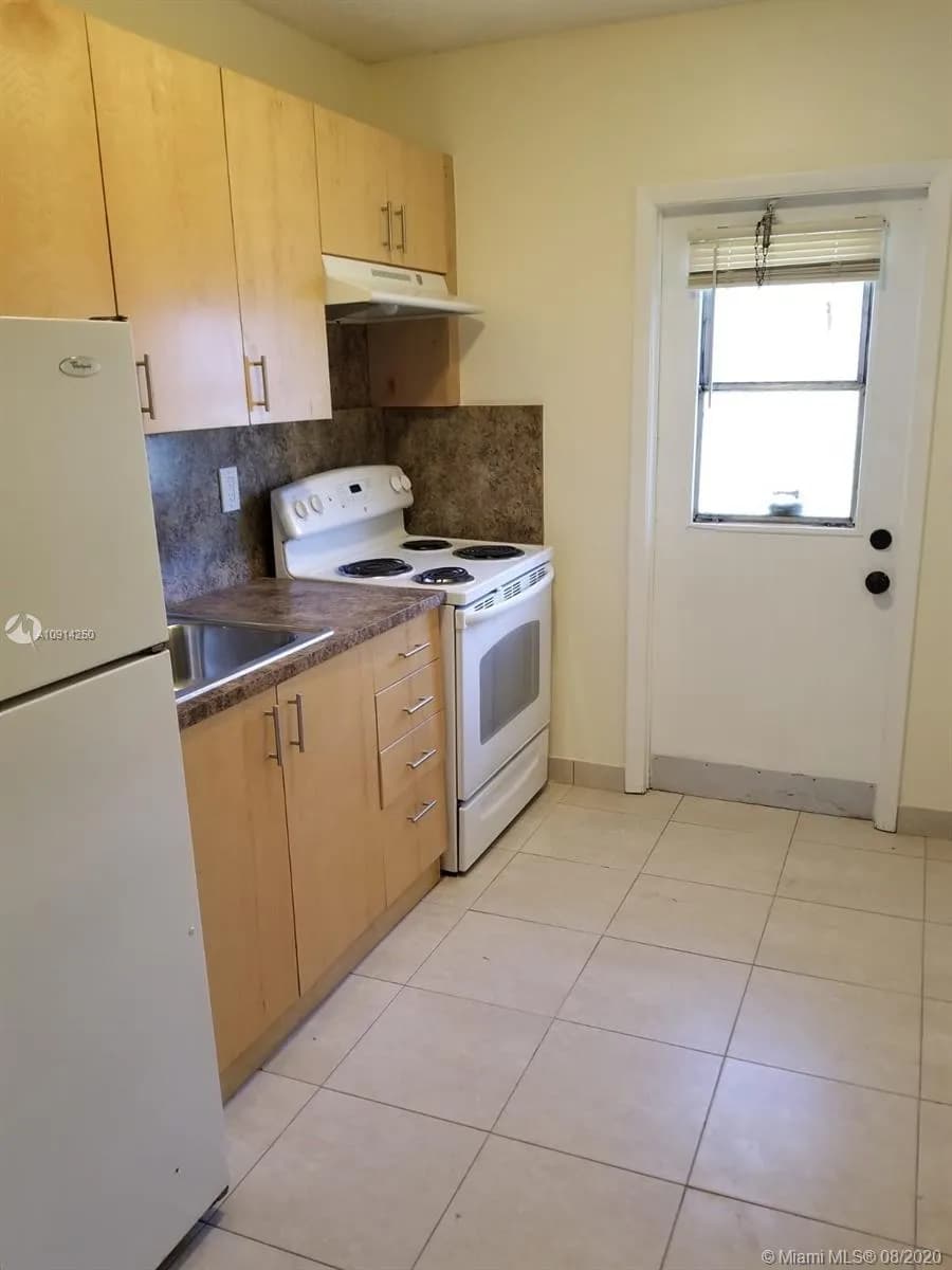 6 NW 7th Ave, Dania Beach FL 33004