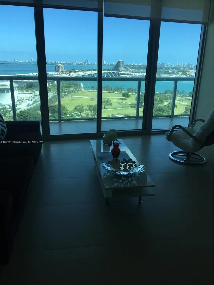 888 Biscayne Blvd # 1811, Miami FL 33132