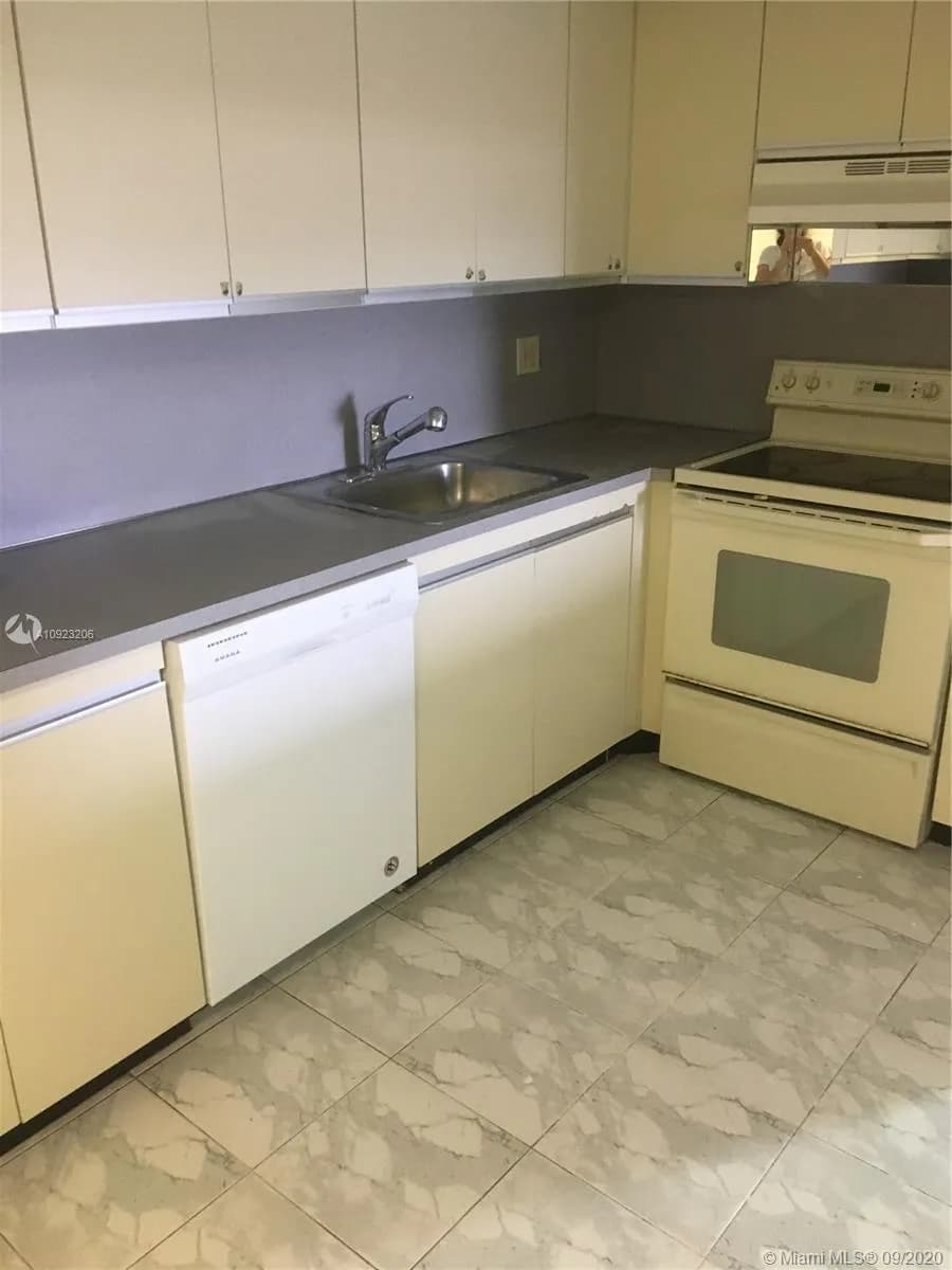 2500 Parkview Dr # 2312, Hallandale Beach FL 33009