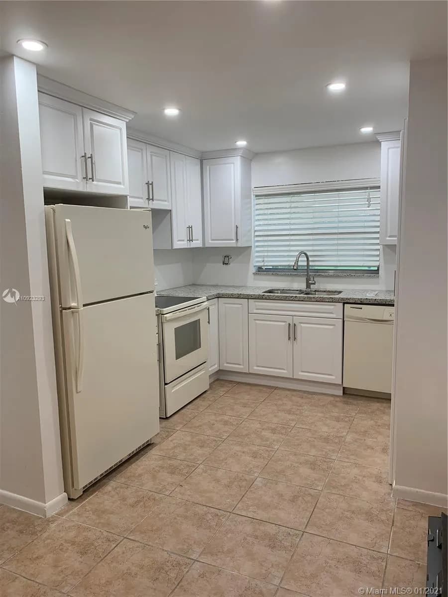 9681 Sunrise Lakes Blvd # 203, Sunrise FL 33322