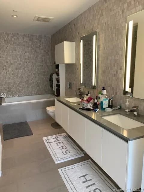 88 SW 7th St # 1008, Miami FL 33130