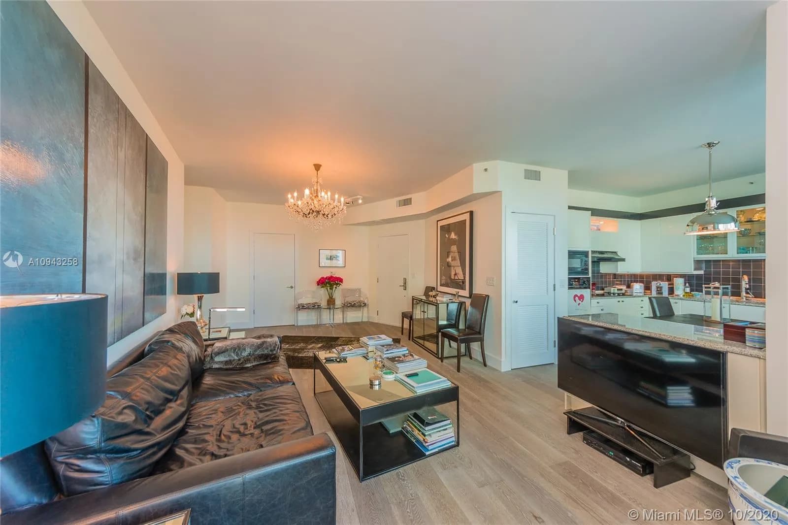 300 S Pointe Dr # 809, Miami Beach FL 33139