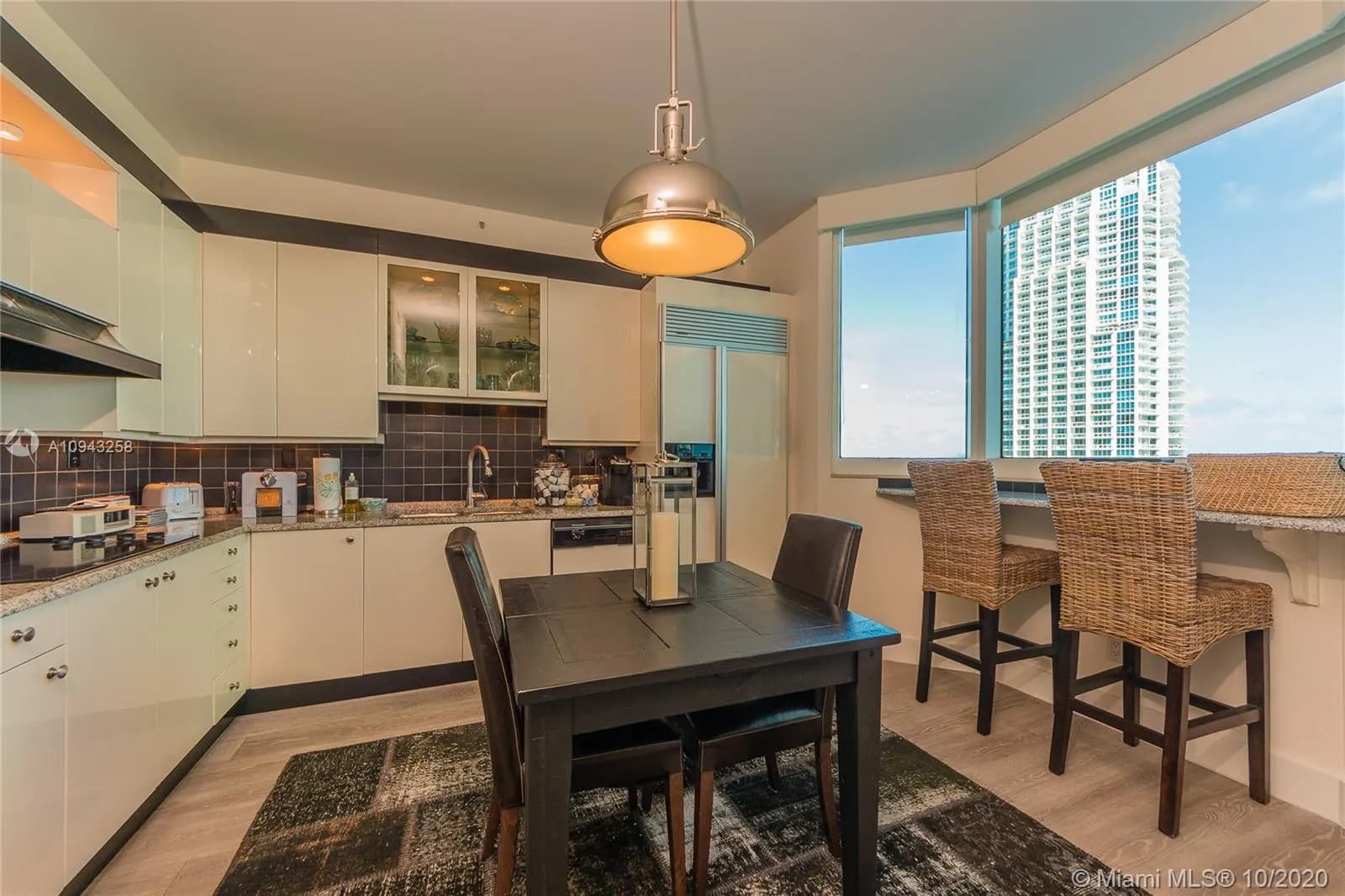 300 S Pointe Dr # 809, Miami Beach FL 33139