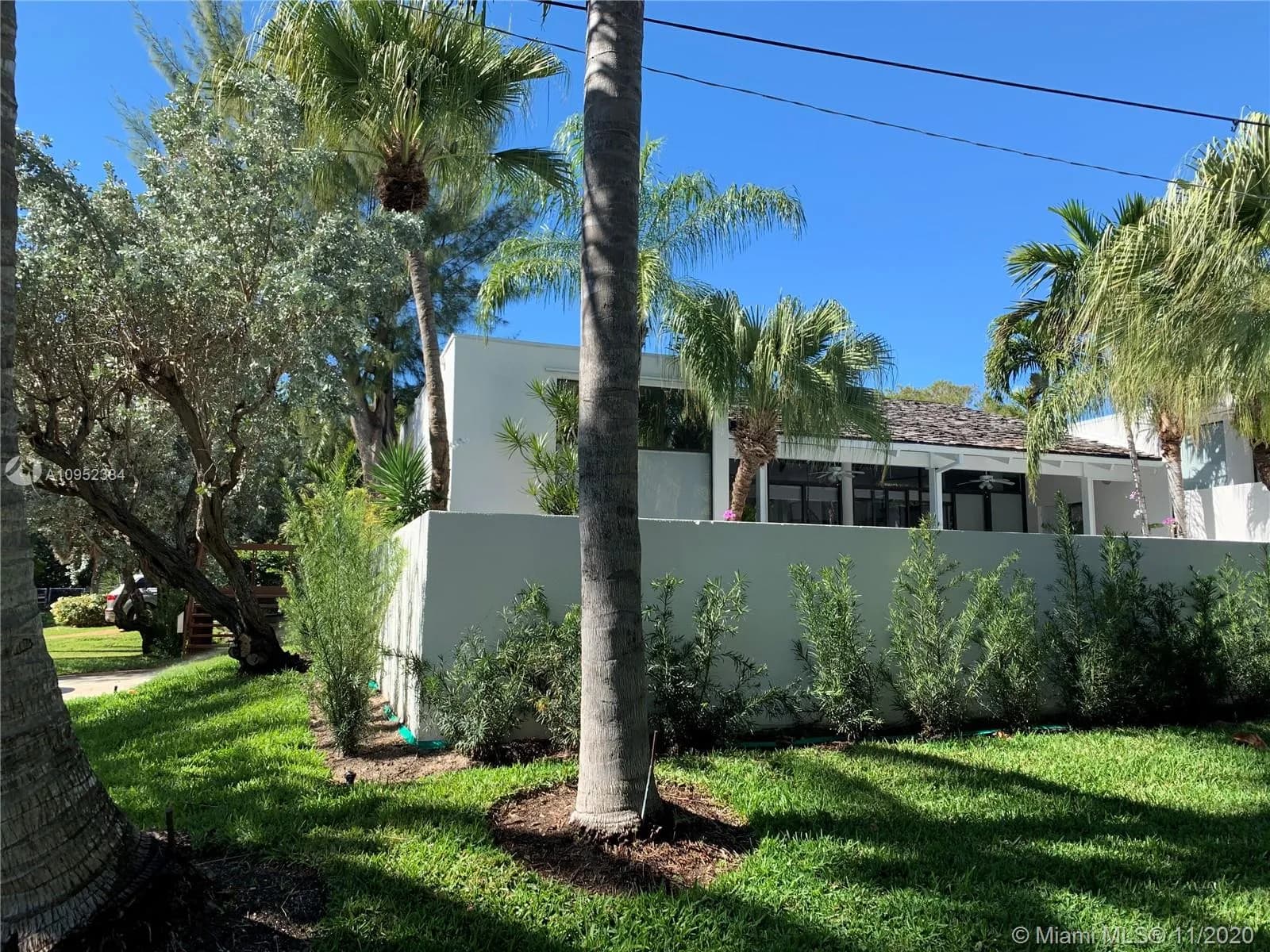 615 Harbor Cir, Key Biscayne FL 33149