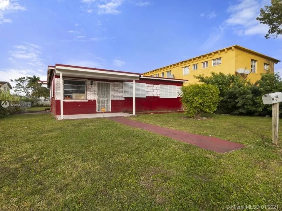 813 SW 5th St, Homestead FL 33030
