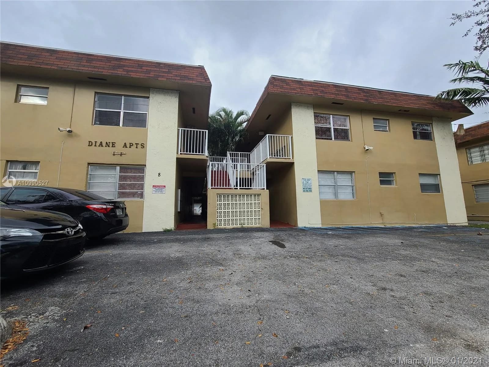 1 bedroom 1 bath for sale at 16118 NE 21st Ave # 16, North Miami Beach FL 33162