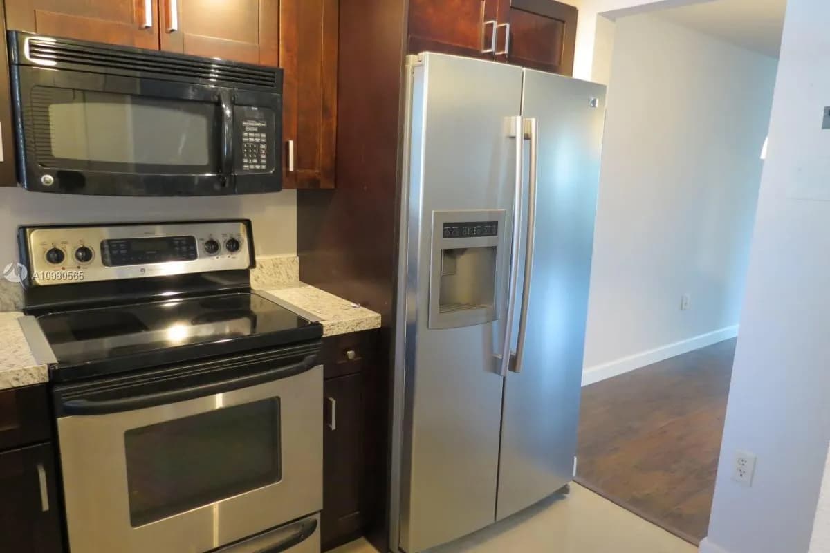 8285 Sunrise Lakes Blvd # 112, Sunrise FL 33322