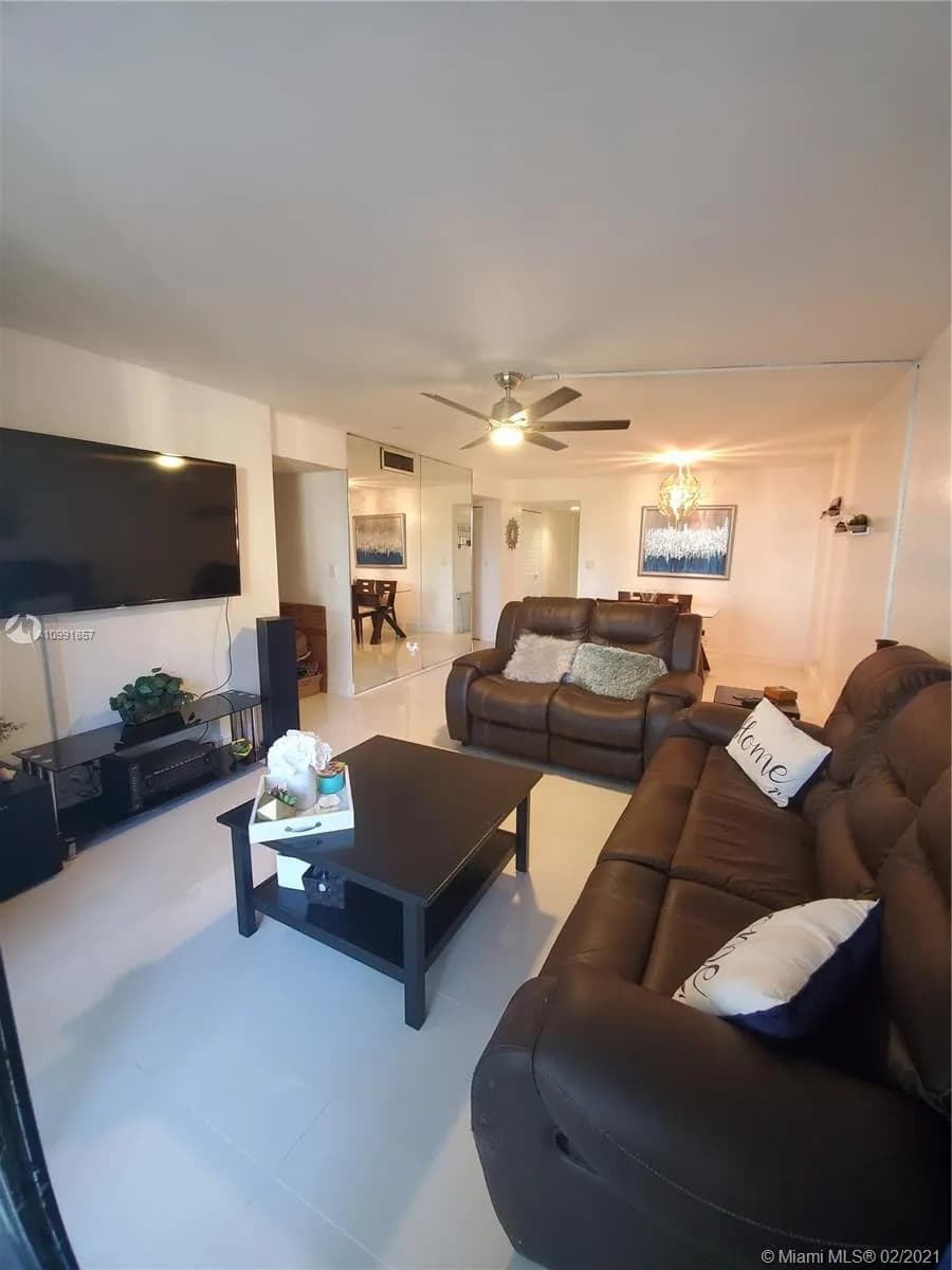 6190 Woodlands Blvd # 315, Tamarac FL 33319