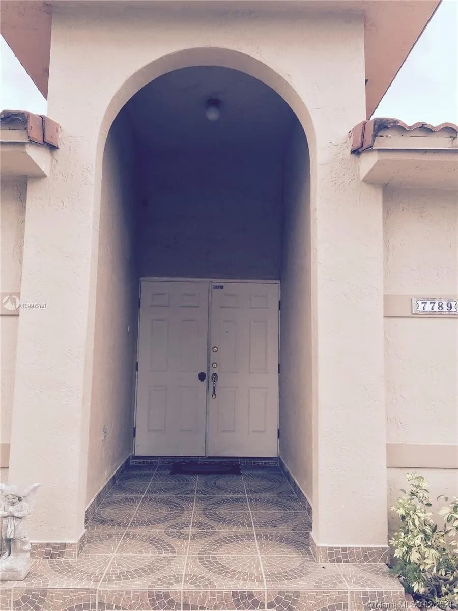 7789 W 34th Ln, Hialeah FL 33018