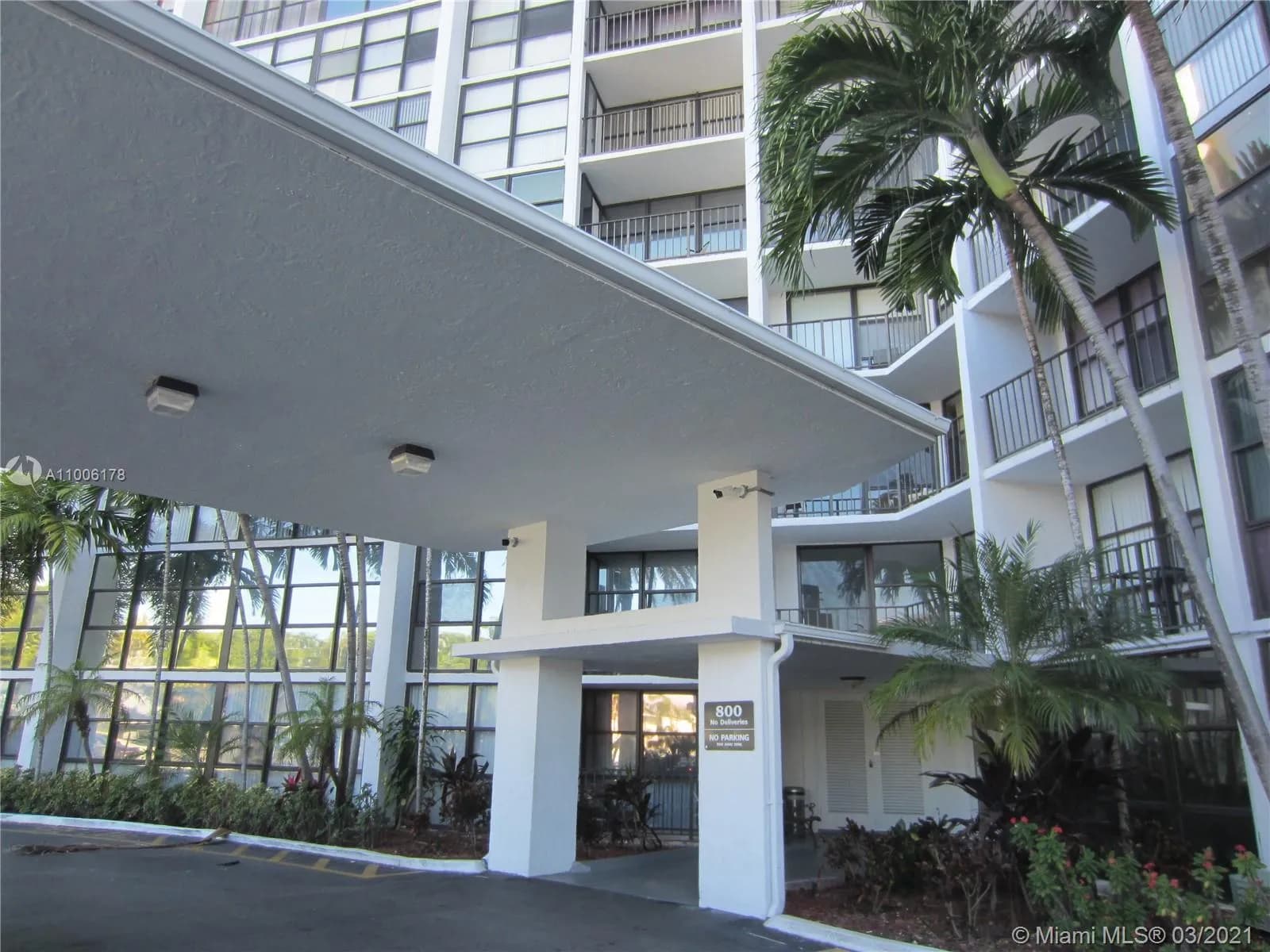 1 bedroom 1 bath for sale at 800 Parkview Dr # 406, Hallandale Beach FL 33009