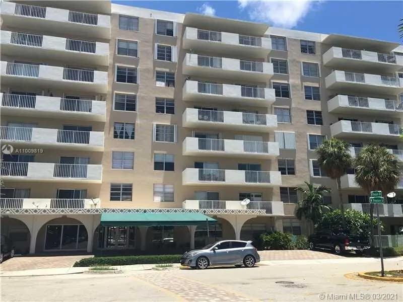 1455 N Treasure Dr # 5R, North Bay Village FL 33141