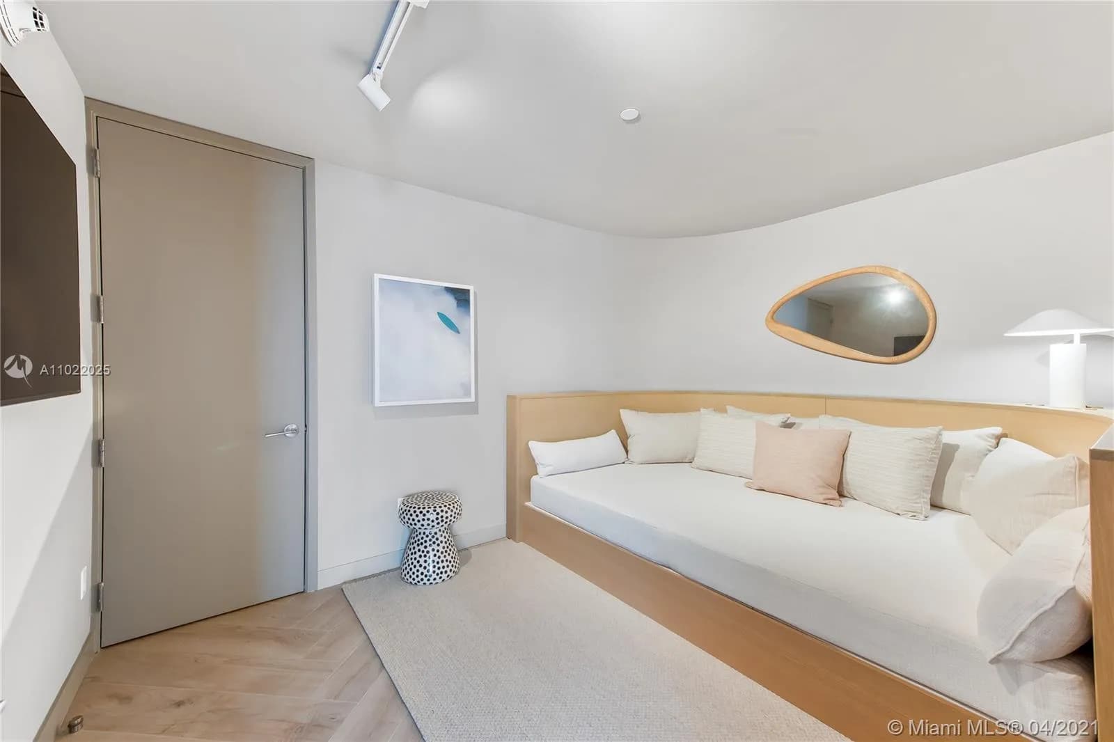 2201 Collins Ave # 1015, Miami Beach FL 33139