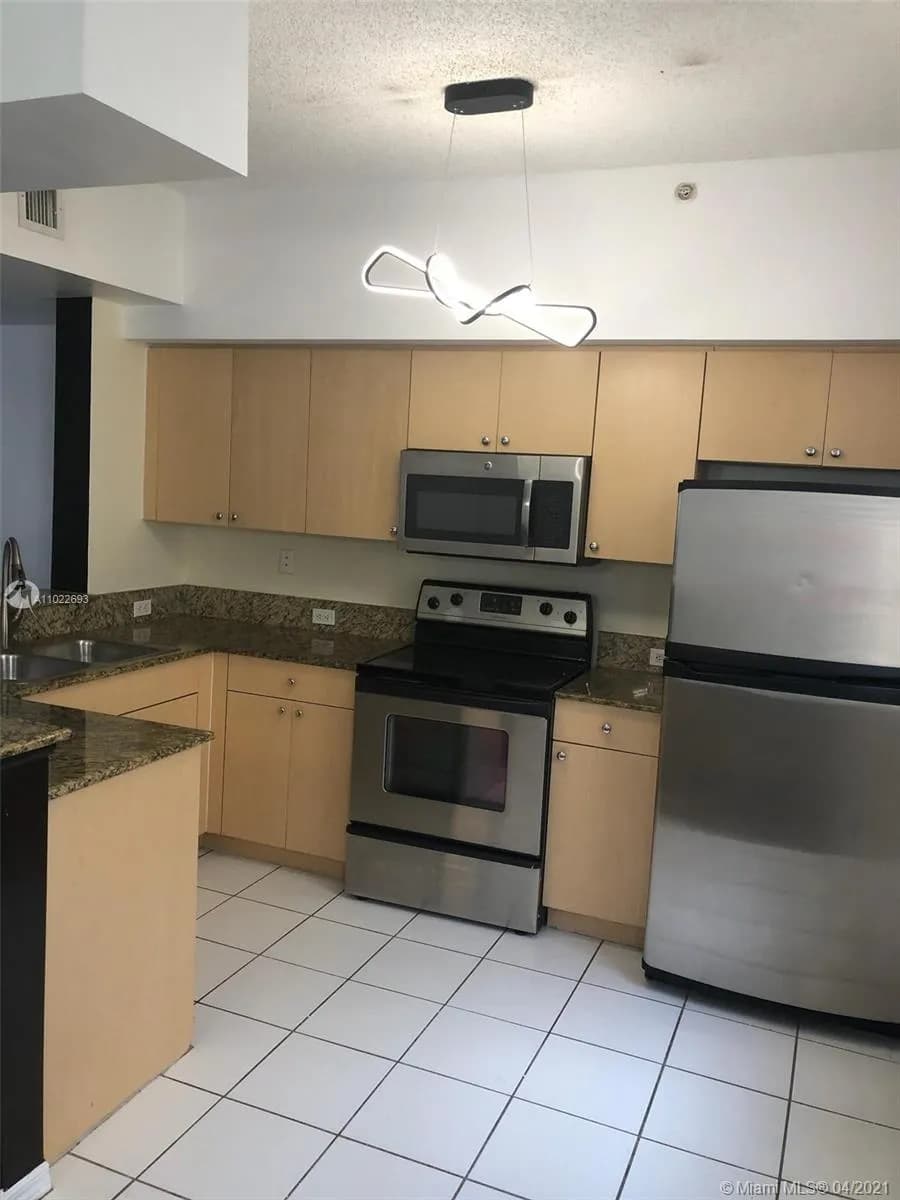 2845 NE 185th St # 908, Aventura FL 33180