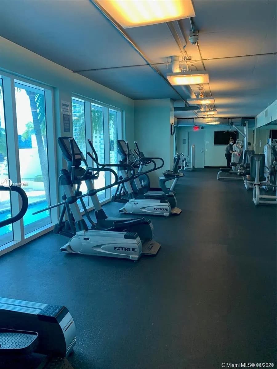 60 SW 13th St # 2001, Miami FL 33130