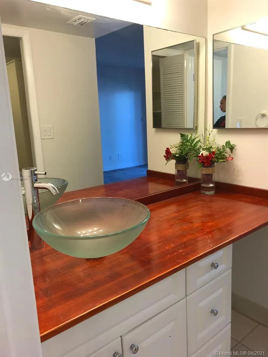 153 Lakeview Dr # 101, Weston FL 33326