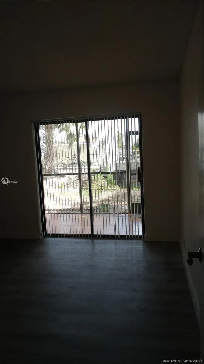 153 Lakeview Dr # 101, Weston FL 33326