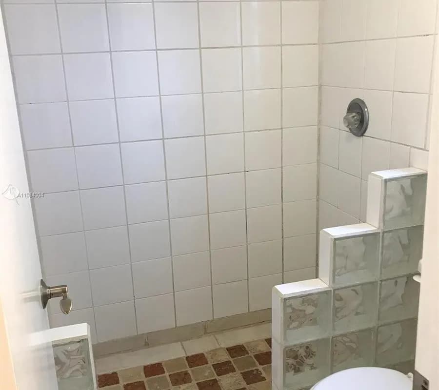 153 Lakeview Dr # 101, Weston FL 33326