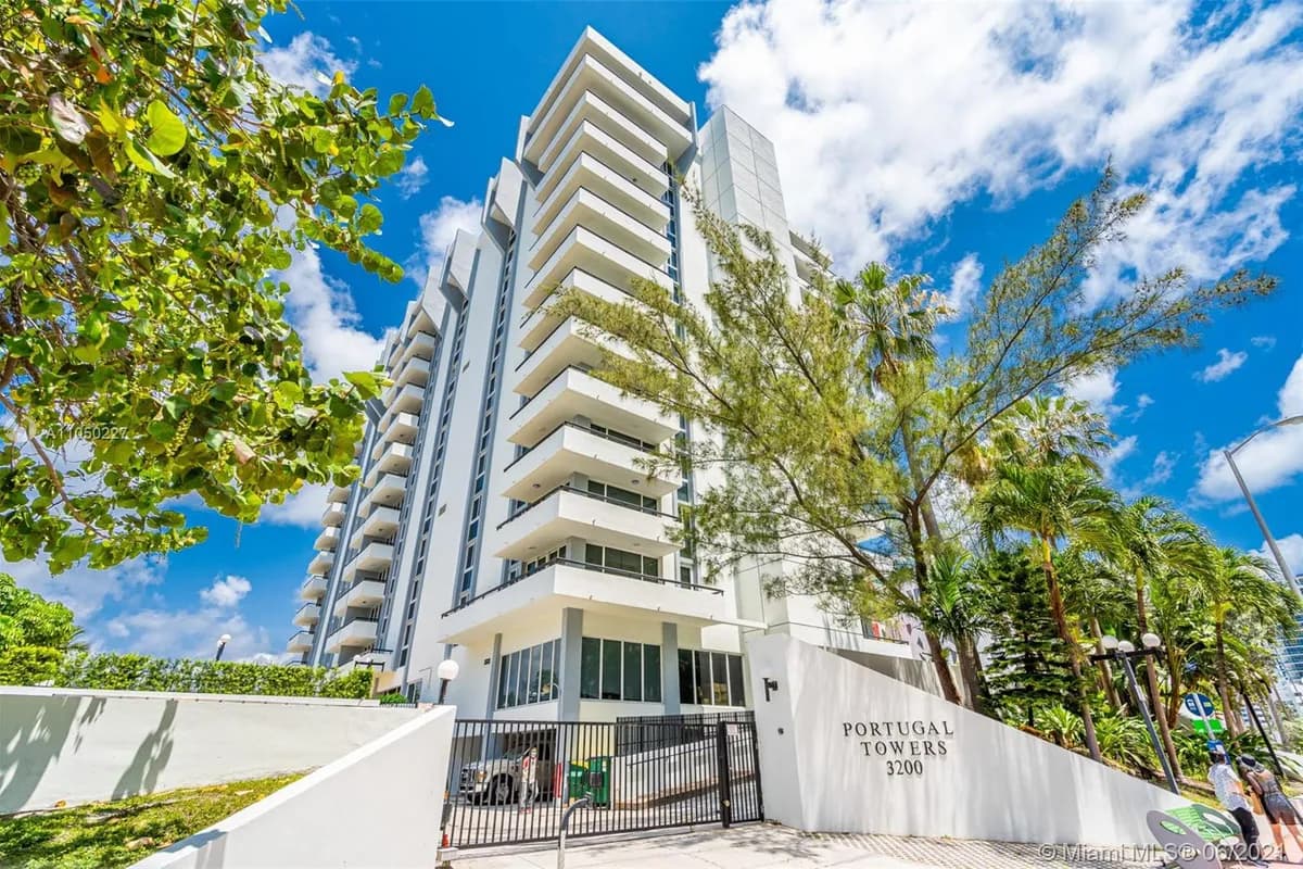 3200 Collins Ave # 7, Miami Beach FL 33140