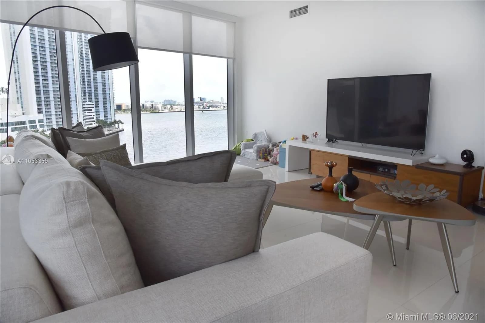 465 Brickell Ave # 1002, Miami FL 33131