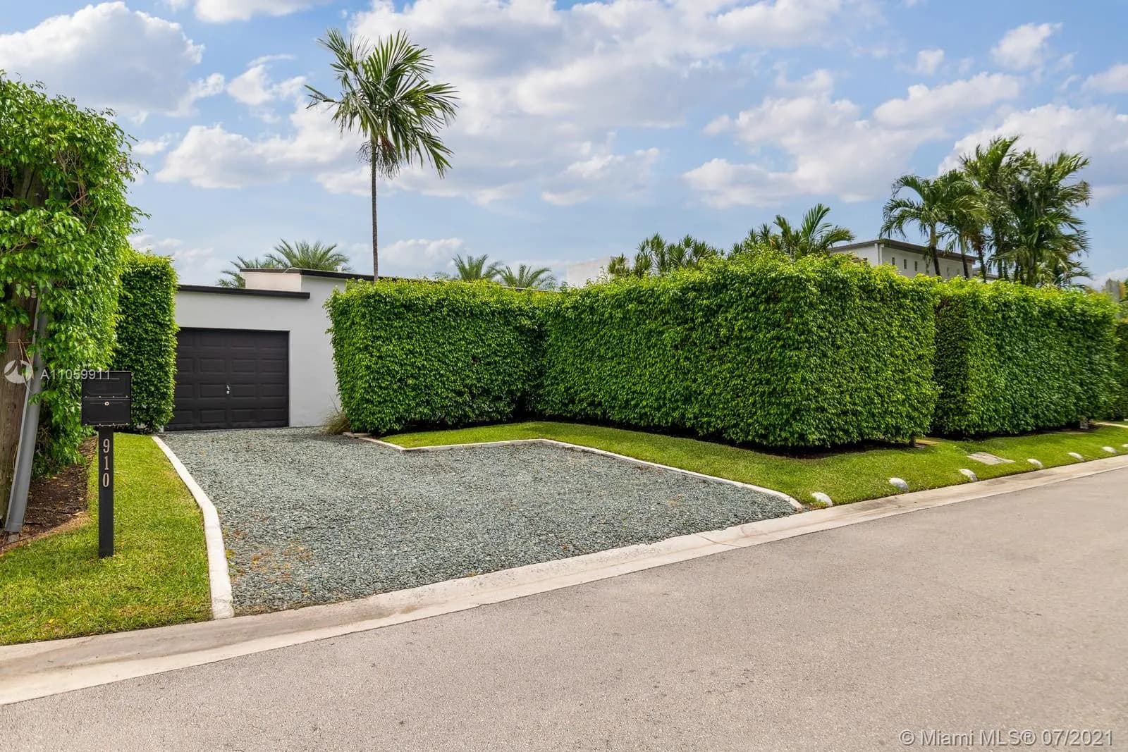 910 N Venetian dr, Miami Beach FL 33139