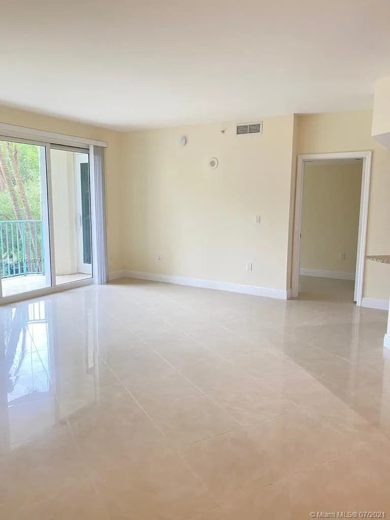 20000 E Country Club Dr # 212, Aventura FL 33180