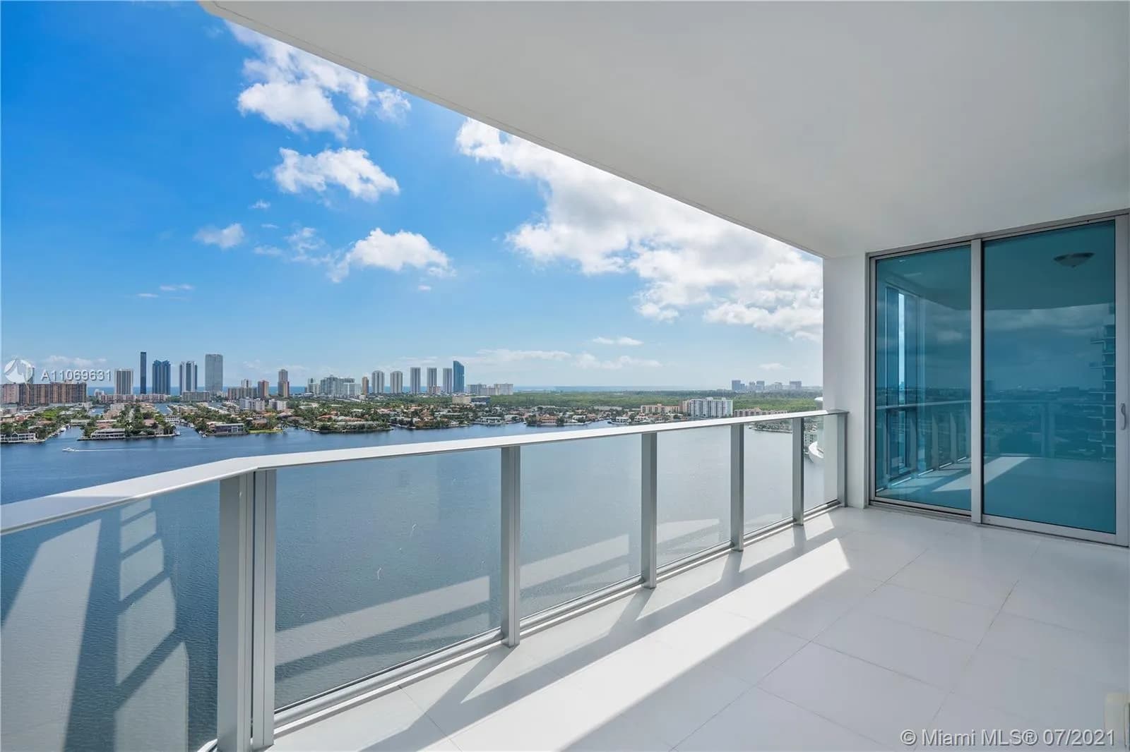 3 bedroom 3 bath for sale at 17111 Biscayne Blvd # 2109, North Miami Beach FL 33160