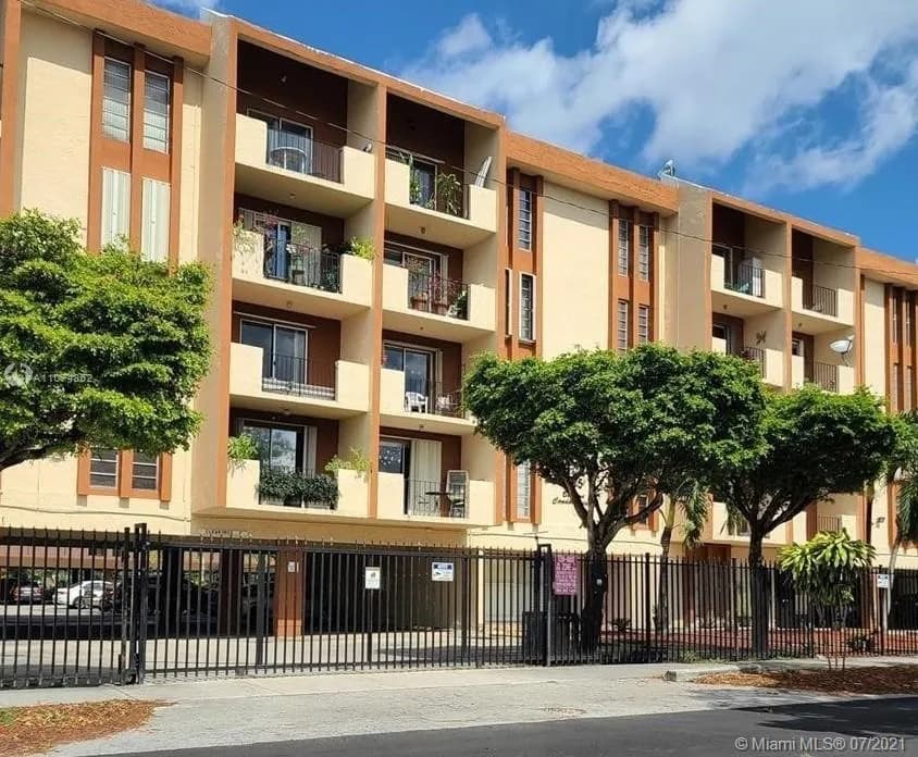 1075 W 68th St # 403, Hialeah FL 33014