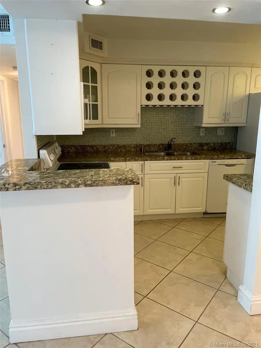 5701 Collins Ave # 917, Miami Beach FL 33140