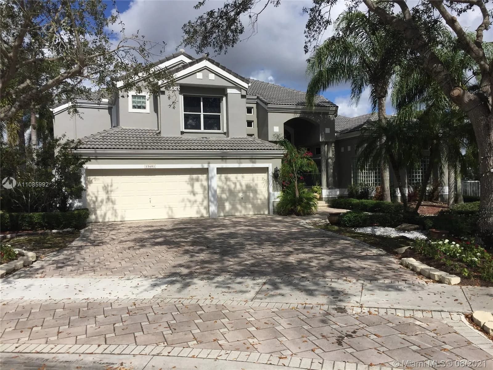 15601 SW 14th St, Pembroke Pines FL 33027