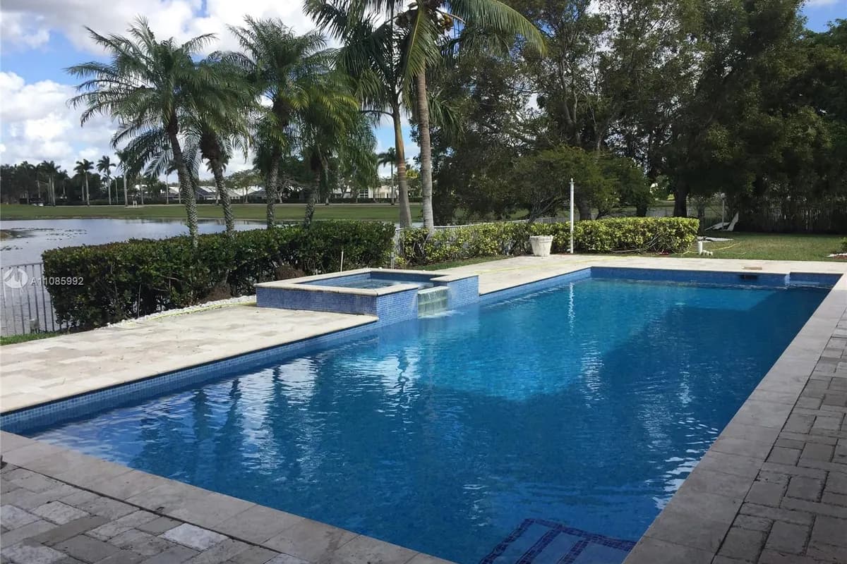 15601 SW 14th St, Pembroke Pines FL 33027