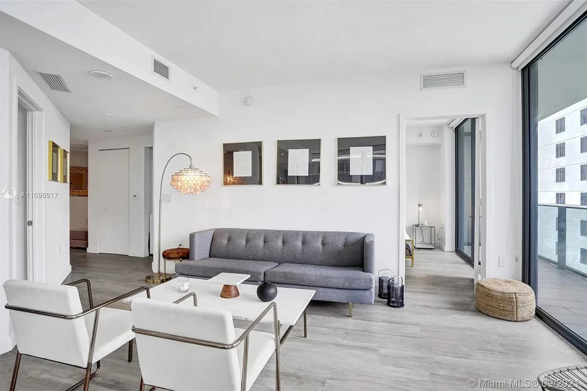 55 SW 9th St # 1901, Miami FL 33130