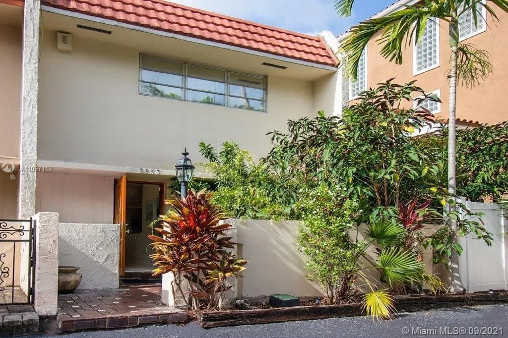 3853 NE 170th St # B10, North Miami Beach FL 33160