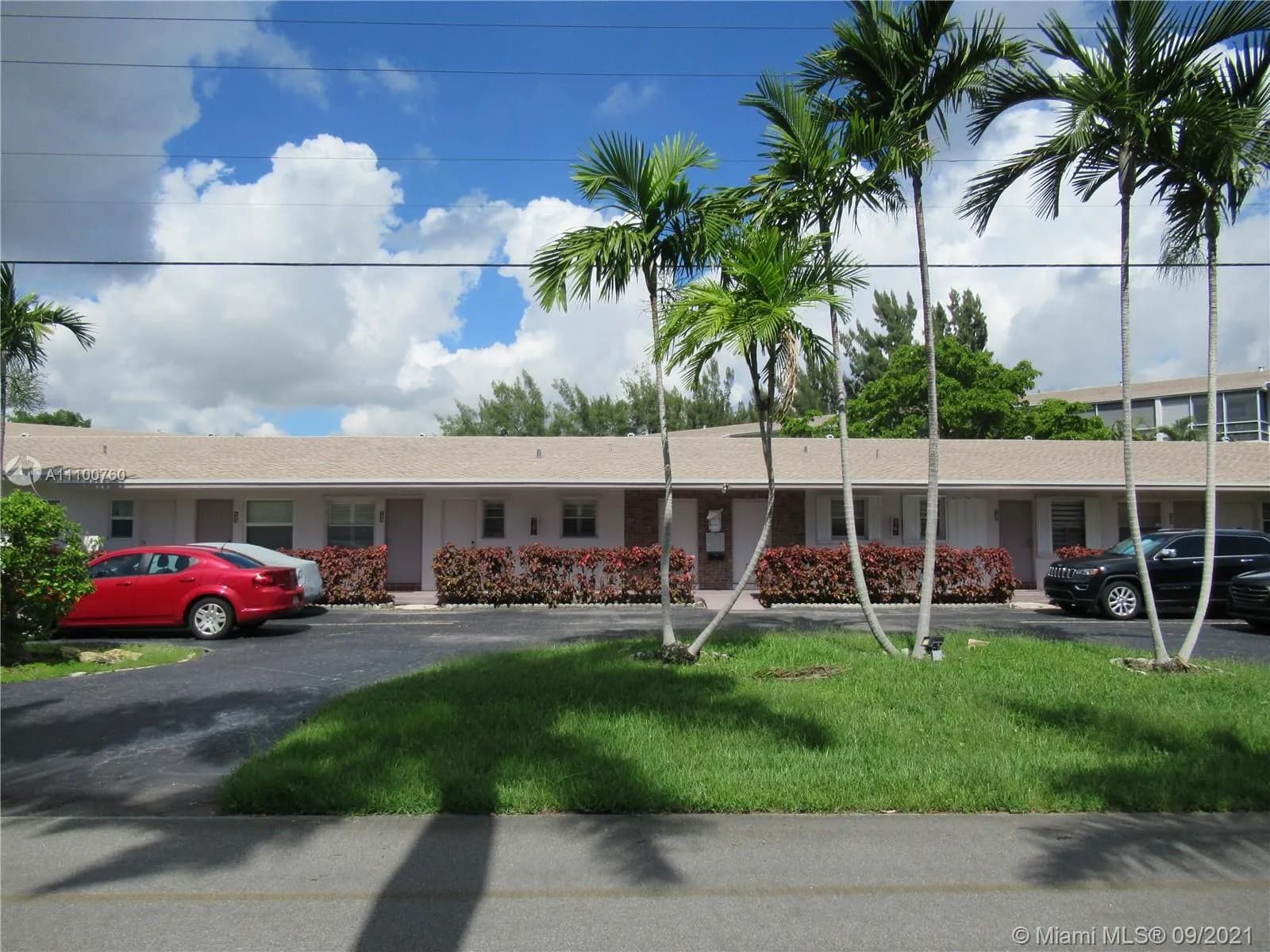 1 bedroom 1 bath for sale at 700 Layne Blvd # 124, Hallandale Beach FL 33009