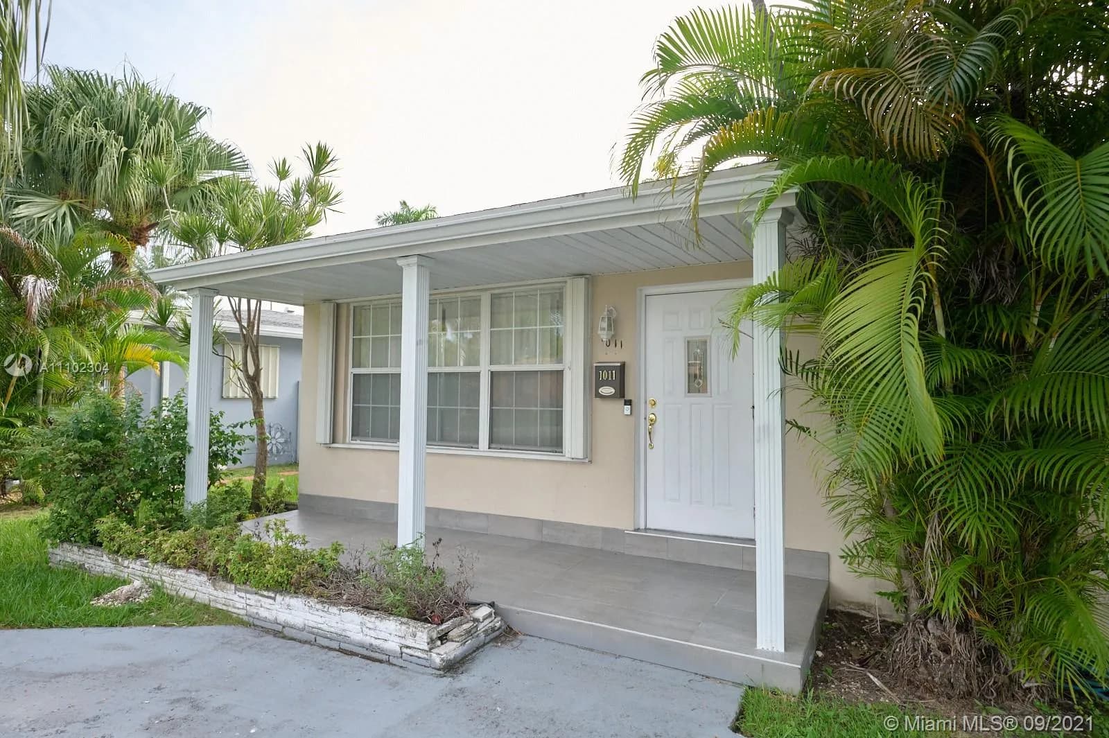 3 bedroom 2 bath for sale at 1011 N 14th Ave, Hollywood FL 33020