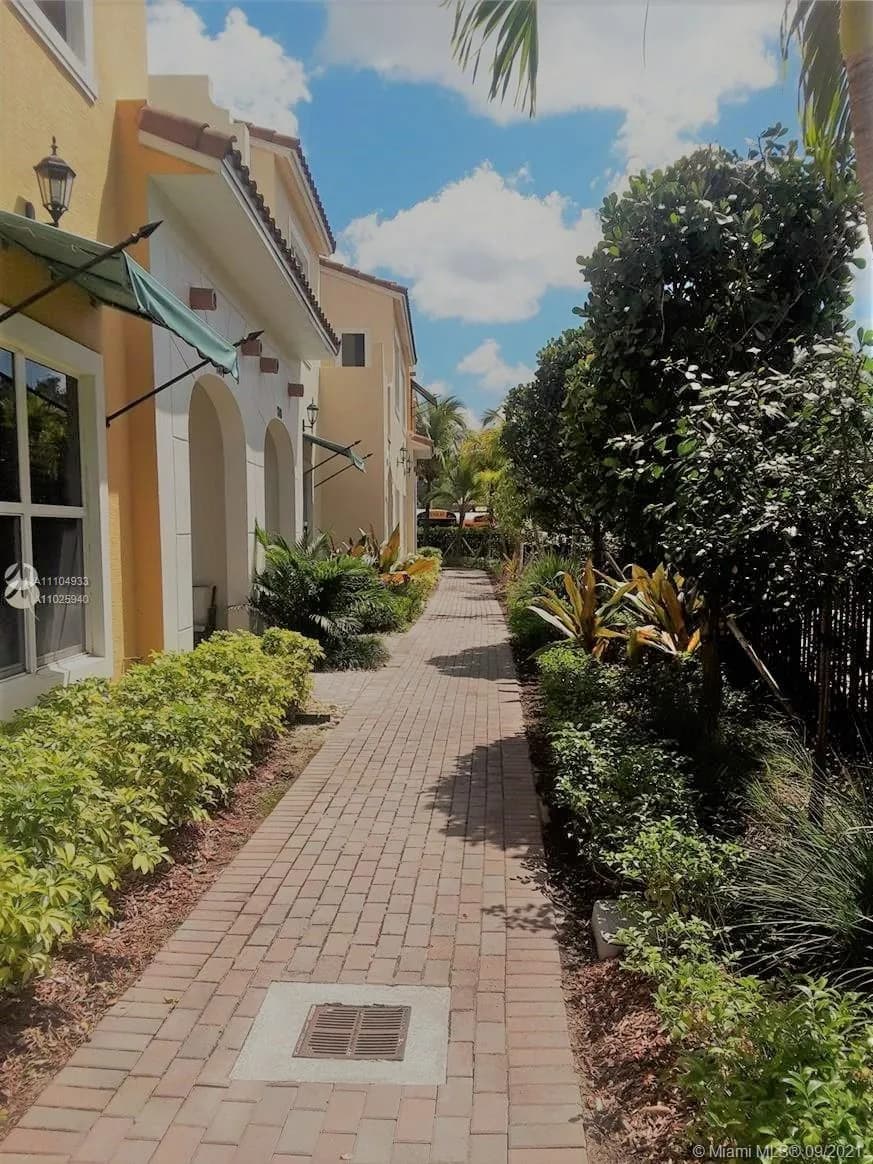 1730 NW 124th Pl, Pembroke Pines FL 33028