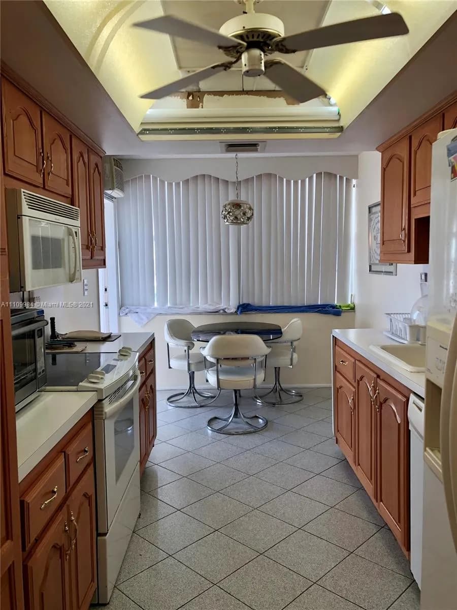 18071 Biscayne Blvd # 1601, Aventura FL 33160