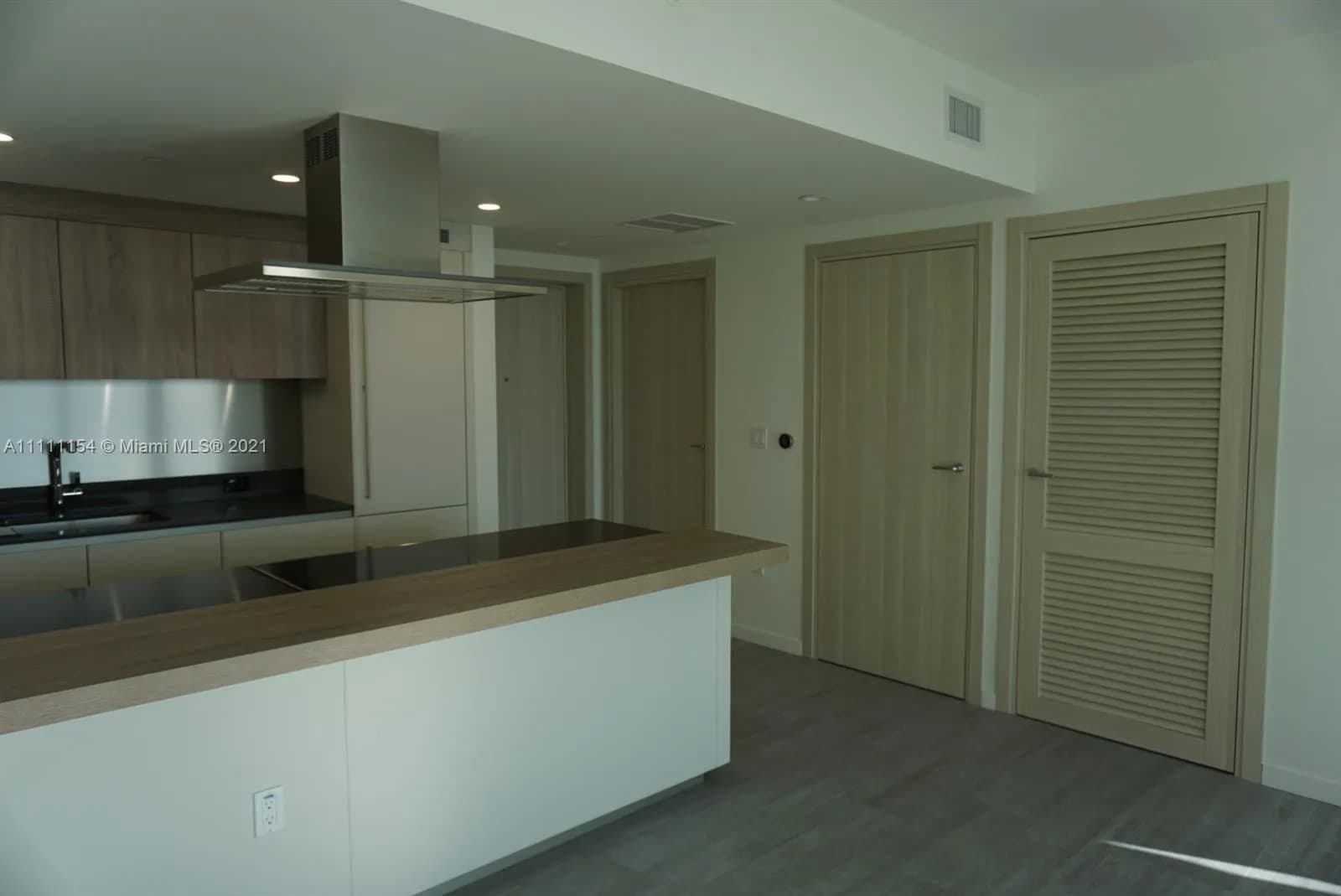 1000 Brickell Plz # 3108, Miami FL 33131