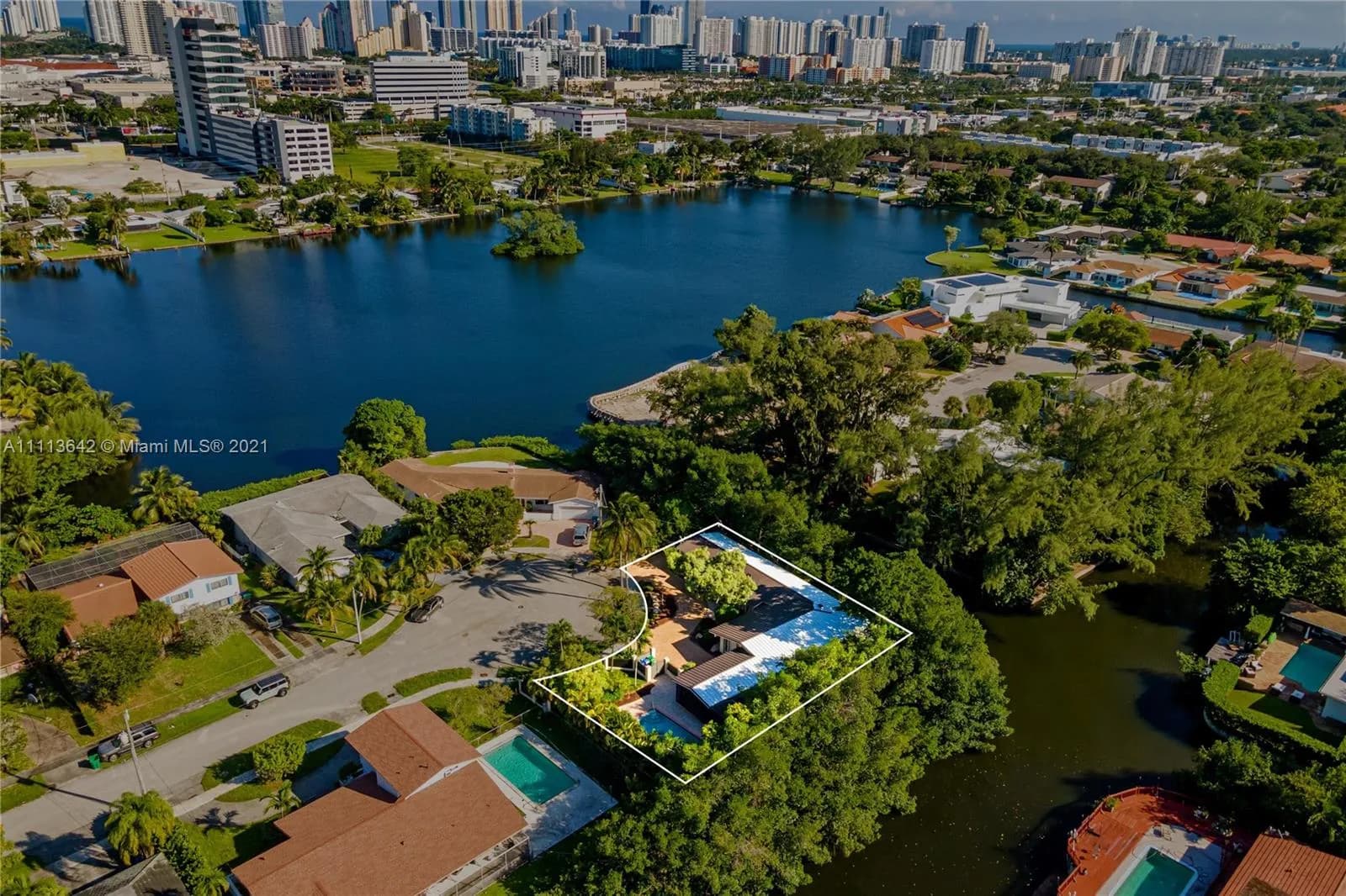 19860 NE 24th Ct, Miami FL 33180