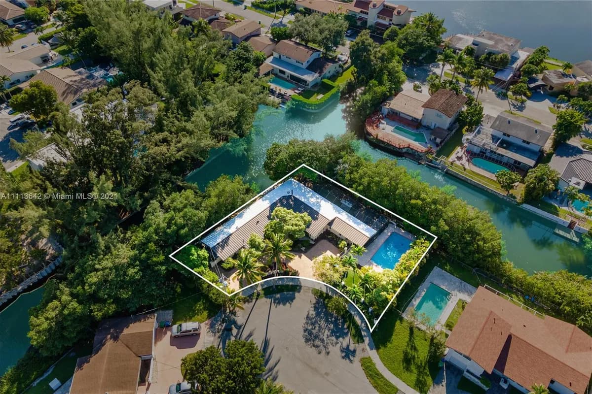 19860 NE 24th Ct, Miami FL 33180