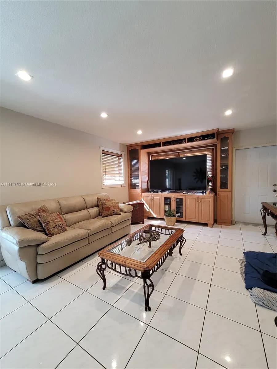 711 N 66th Ave, Hollywood FL 33024